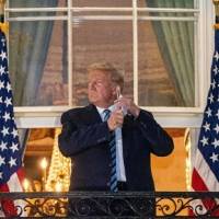 Allegados de Donald Trump vuelven a la Casa Blanca epicentro de coronavirus