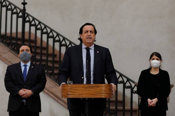 Ministro Víctor Pérez defiende a Mañalich tras acusaciones de exfuncionaria de epidemiología: "Acá se salvaron vidas"