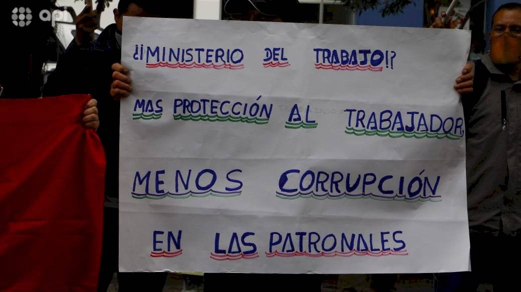 Frente Unitario de Trabajadores realizó un plantón por los miles de despidos