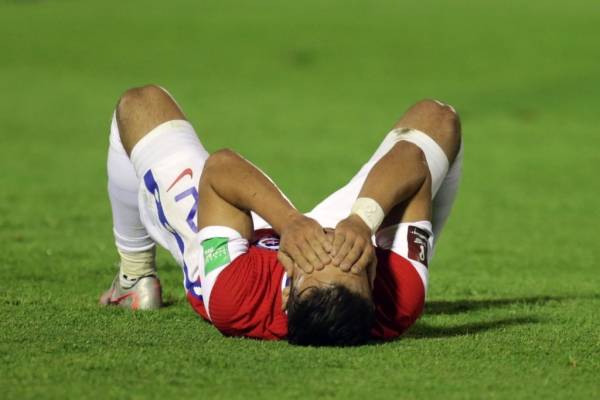 Claudio Bravo sigue enojado: "Te roban las AFP, en la educación, en la salud y ahora un penal"