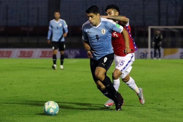 Entre risas: la particular respuesta que dio Luis Suárez tras ser consultado por el penal no cobrado a Chile