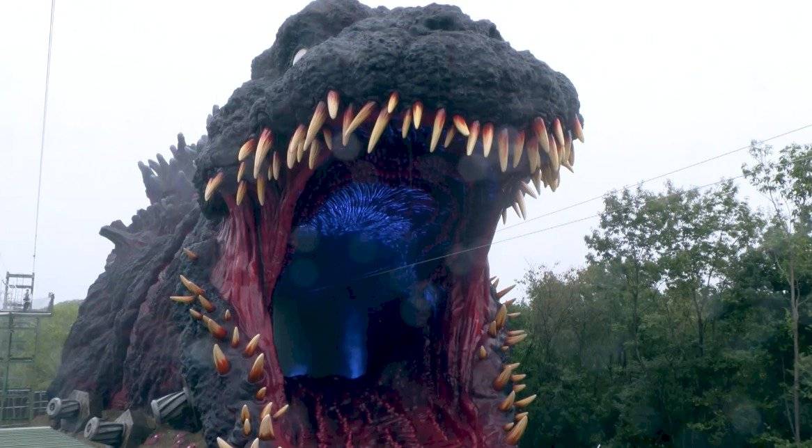 ¡Atrévete a meterte en las rugientes fauces de Godzilla en la isla Awaji!
