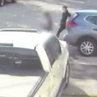 Hombre secuestra y abusa de niña que bajó de autobús escolar