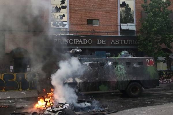 Incendio y destrucción de hotel en la Plaza Italia: más de 20 años de cárcel arriesgan tres imputados por vandalismo