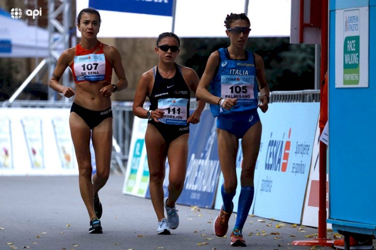 La brasileña Érica Sena, la ecuatoriana Glenda Morejón y la italiana Antonella Palmisano en la competición