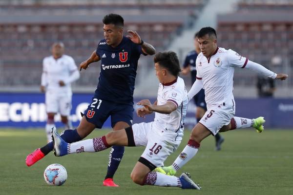 La "U" logró un revitalizador triunfo ante La Serena con doblete de Larrivey