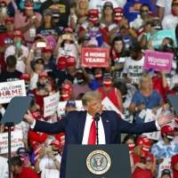 Campaña de Trump presenta demanda para recuento de votos en Michigan
