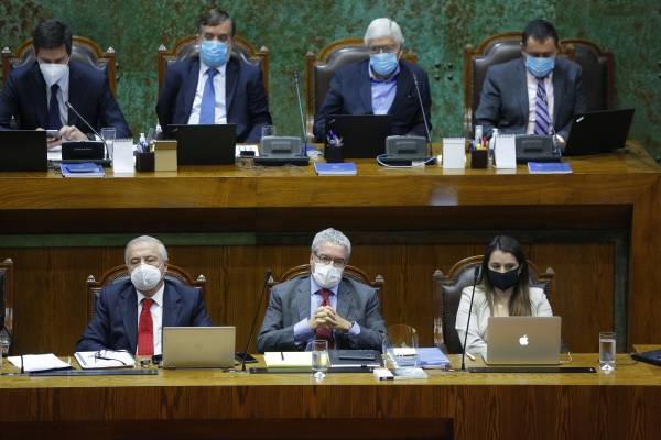 Estos fueron los votos decisivos con los que se rechazó la acusación constitucional a Mañalich