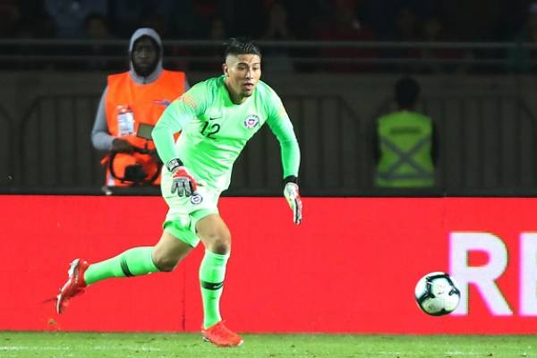Confirmado: Gabriel Arias será baja de última hora en la Roja y Brayan Cortés será titular ante Colombia