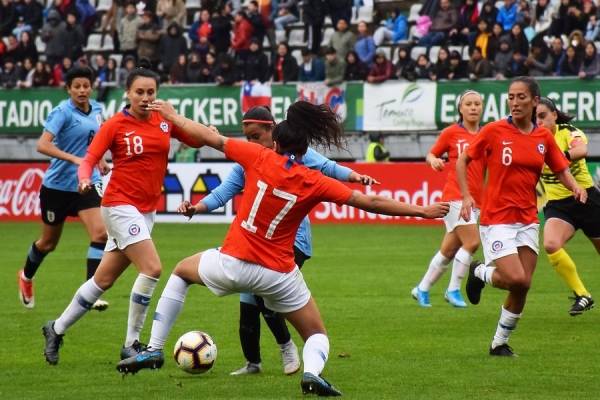 Ex entrenador de la Roja femenina condenado por violación de menor dejó de trabajar en filial de la UC
