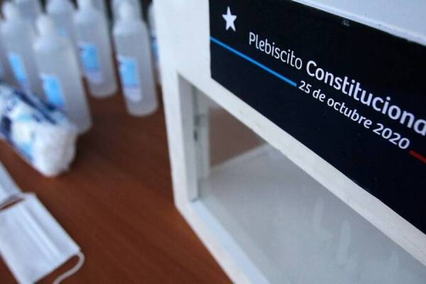 Adelantan alta votación en el Plebiscito pese a los temores por el coronavirus