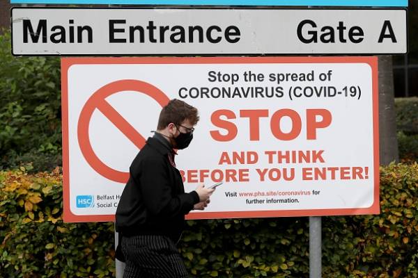 Irlanda del Norte cierra colegios y anuncia nuevas restricciones por pandemia de coronavirus