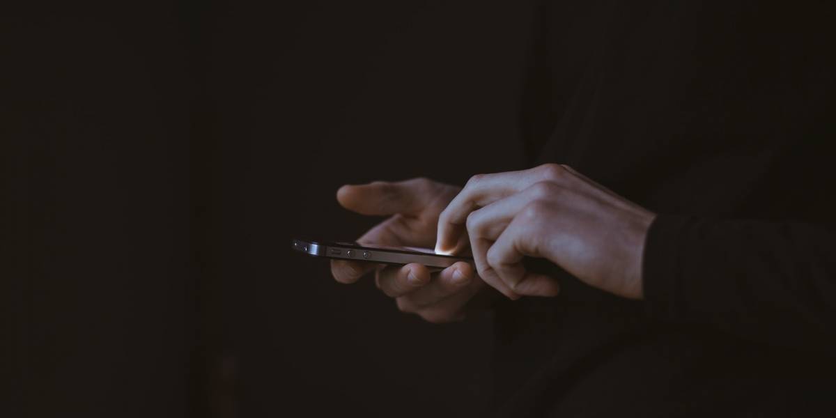 Estos son los errores más frecuentes que no debes cometer al limpiar tu teléfono