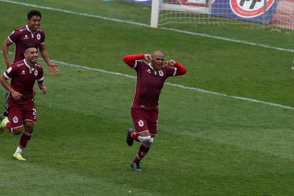 "Chupete" Suazo brilla con un doblete en goleada de La Serena y en redes sociales lo postulan para la Roja