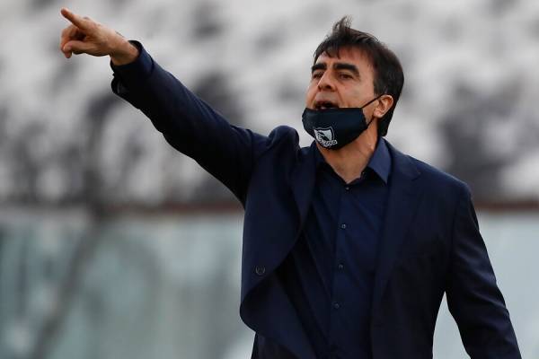 Gustavo Quinteros realizó una fuerte autocrítica con Colo Colo: "No estamos para jugar 90 minutos"