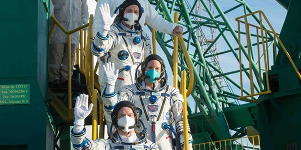  La NASA y Rusia con el Soyuz MS-17 logran el primer vuelo tripulado de la historia que llega a la Estación Espacial Internacional en 3 horas. 