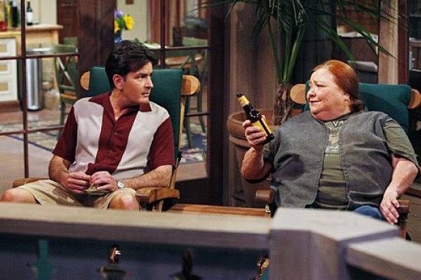 "Un amor absoluto, una amiga genuina": la emotiva despedida del elenco de Two and Half Men a Conchata Ferrell