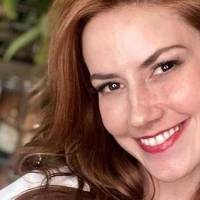 Altaír Jarabo deslumbra en elegante vestido de terciopelo verde