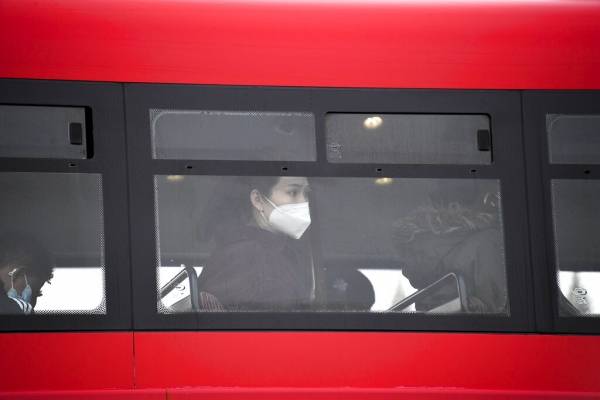 Reino Unido pone a Londres en el segundo nivel más alto de alerta tras aumento de casos de coronavirus