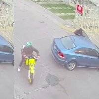 Motoasaltantes roban automóvil en unidad habitacional de Chalco