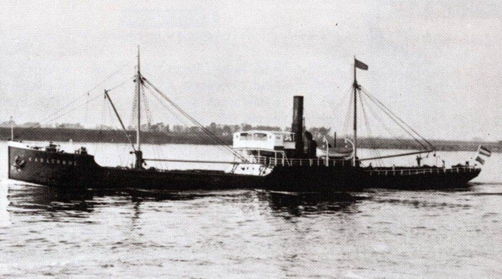  El barco nazi Karlsruhe, hundido en el Mar Báltico por los soviéticos. 