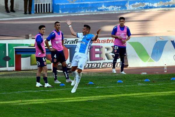 La U mira de lejos la pelea por el título por culpa de Antofagasta y Carlos Muñoz
