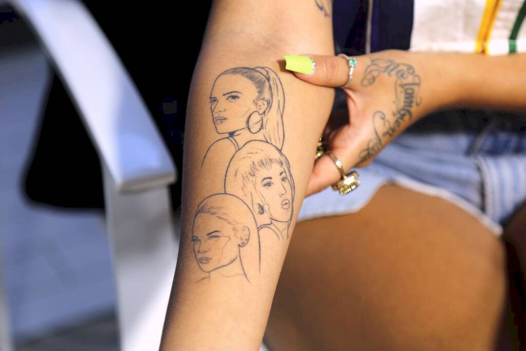Tatuaje en zona prohibida: Fan page recuerda el sensual y atrevido tatuaje de Karol G