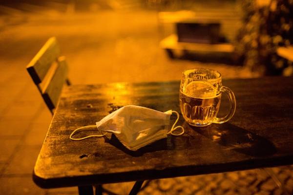 Pueblo español ofrece casa gratis y "todas las rebajas posibles" a quien se encargue de su único bar