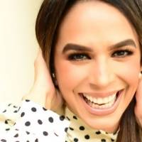 Biby Gaytán celebra sus 49 años más hermosa que nunca en un exquisito vestido rojo de tul