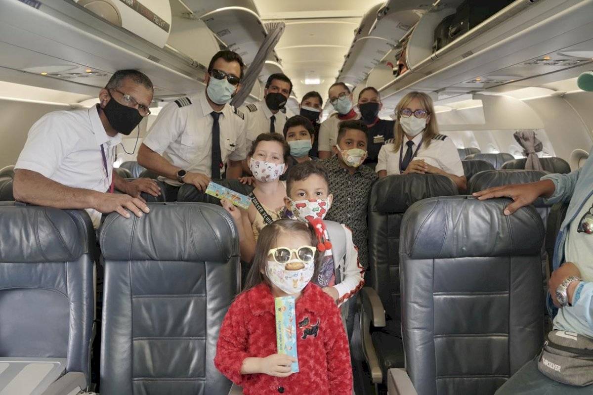 Pacientes de Solca hacen realidad su sueño de volar y conocer Galápagos