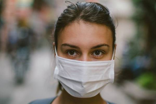 No todo es malo: estudio dice que uso de mascarillas nos hace ver más atractivos