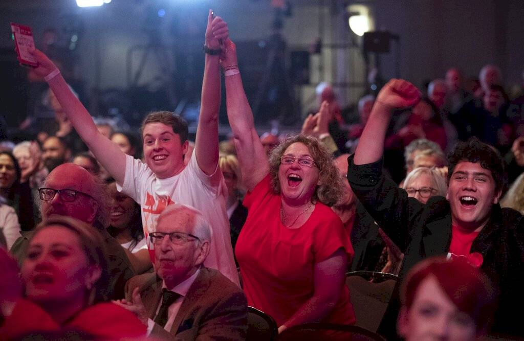 Miles de simpatizantes festejaron la victoria de Ardern