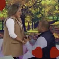 Le piden matrimonio a conductora de Canal Once ¡Durante noticiero en vivo!