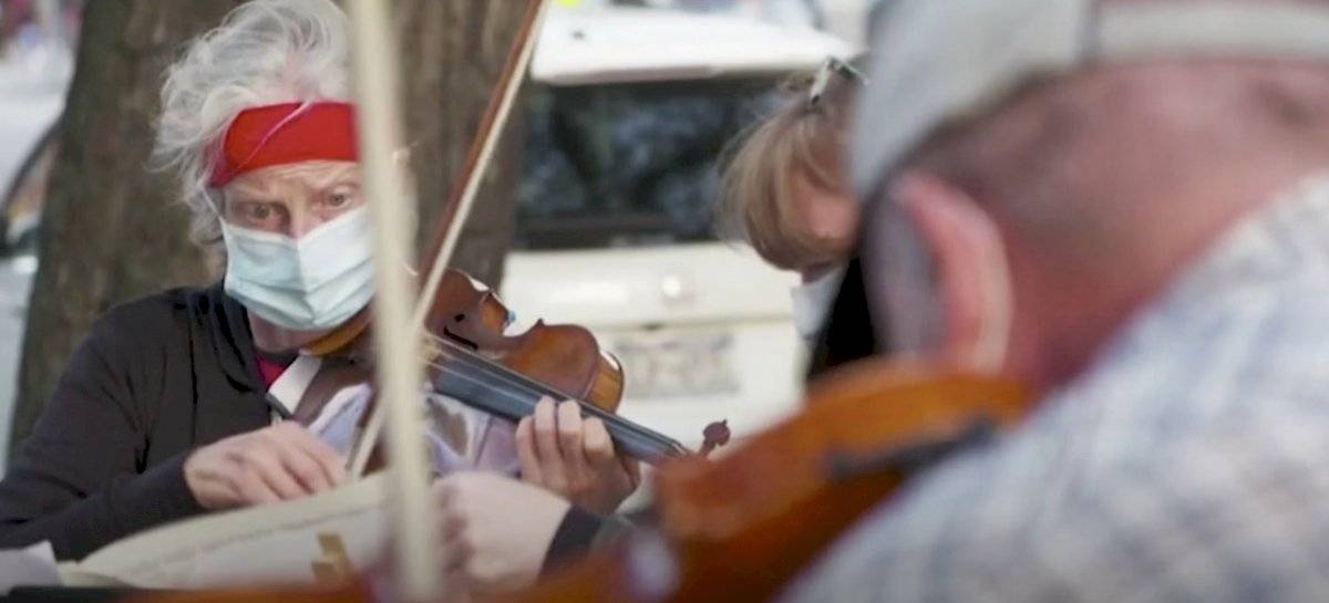 Sin salas de concierto, la Filarmónica de NY sale a la calle