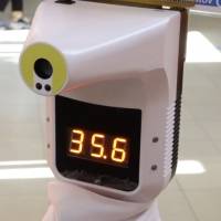 Robot mide la temperatura de pacientes en hospital infantil de Rusia