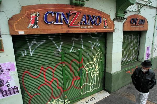 El emblemático Bar Cinzano de Valparaíso cerró sus puertas para siempre