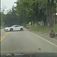 ¡Impresionante! Por ganar el paso, automovilista arrolla a ciclista en Colombia