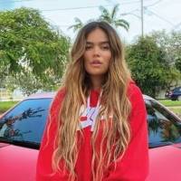 Karol G muestra como sí se puede ser sexi hasta con botas de combate