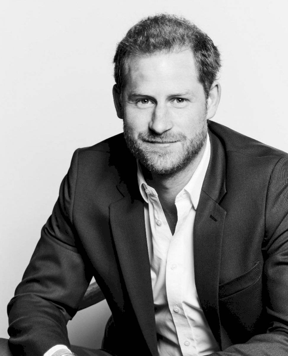 Meghan Markle y el príncipe Harry lucen millonarios outfit para su primera sesión de fotos fuera de la realeza