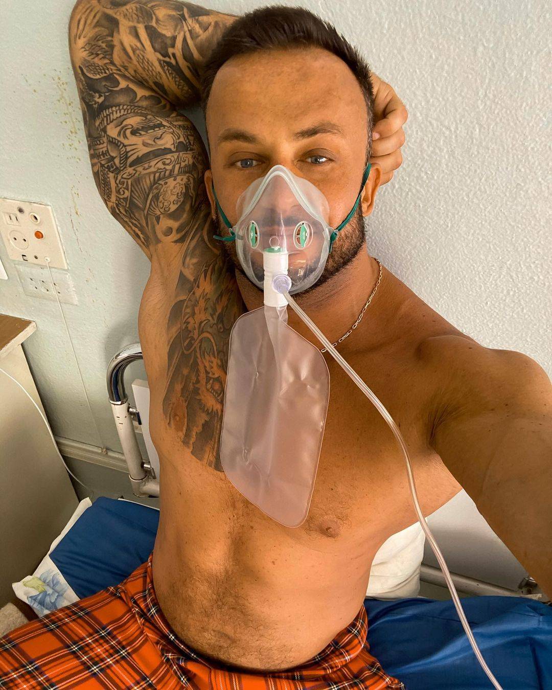 Murió por COVID-19 influencer fitness que negaba la existencia de virus