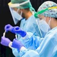 Contagios de Covid-19 aumentan a un ritmo récord en Europa