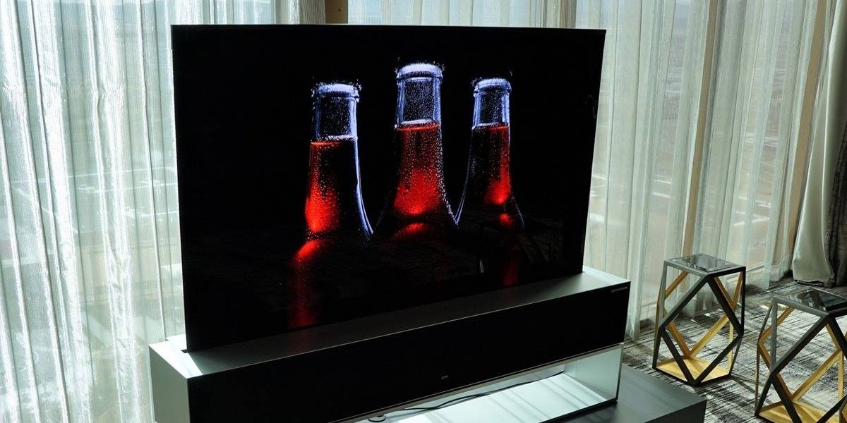 LG lanza una pantalla OLED que se puede enrollar y cuesta una fortuna
