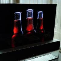 LG lanza una pantalla OLED que se puede enrollar y cuesta una fortuna