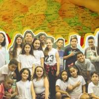 Professora é premiada após reunir pais e alunos para aprenderem sobre a África