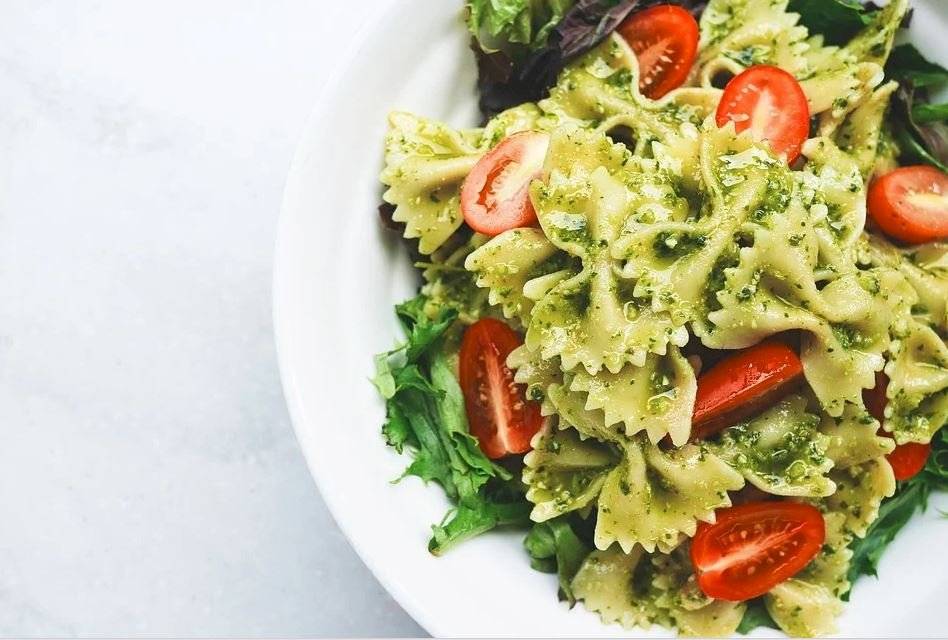 preparar salsa pesto