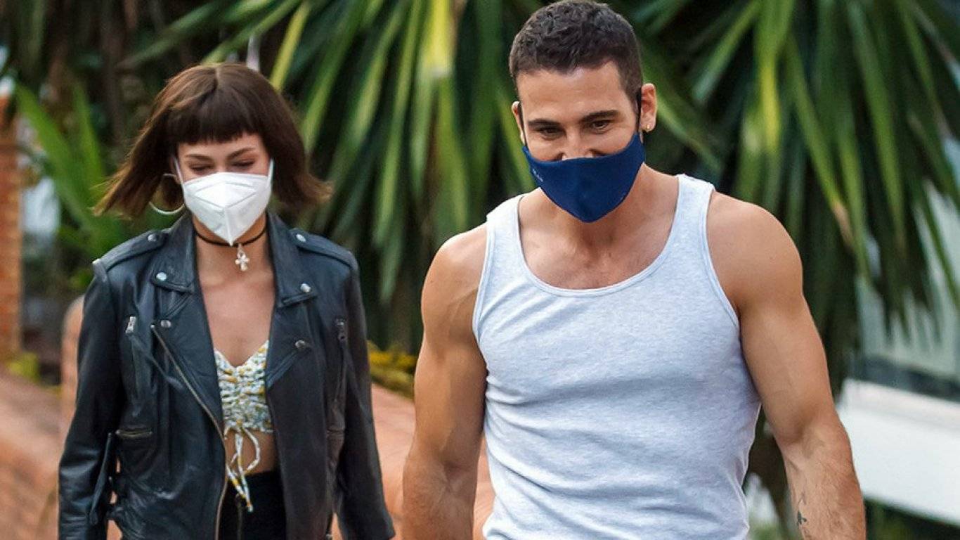 Úrsula Corberó (Tokio) y Miguel Ángel Silvestre