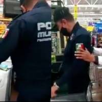 Detienen a policía de Nezahualcóyotl por intentar robar productos de centro comercial
