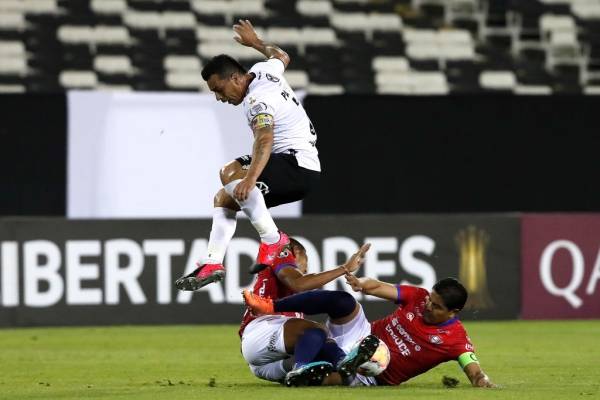 Esteban Paredes y la eliminación de Colo Colo: "Nos tenemos que preguntar si estamos dando el 100%"