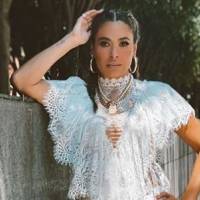Galilea Montijo acaparó miradas con unas extravagantes sandalias de tacón multicolor estilo arcoíris