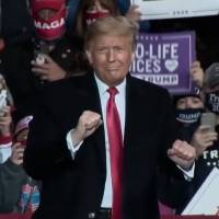 Voto latino: Donald Trump baila salsa y protagoniza video en español